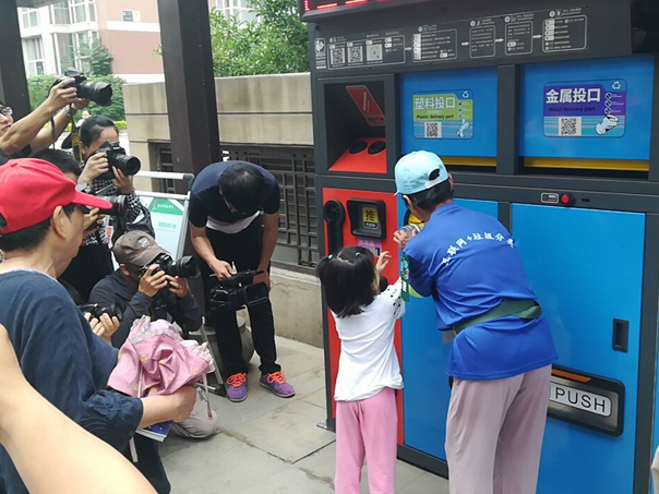 德瀾仕智能垃圾箱科技助力創(chuàng)城智能環(huán)保普及社區(qū)！